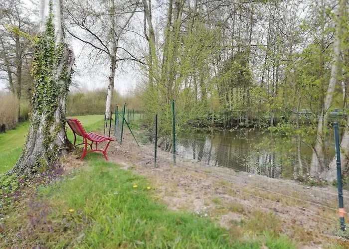 Au Fil De L\'Eau A La Campagne