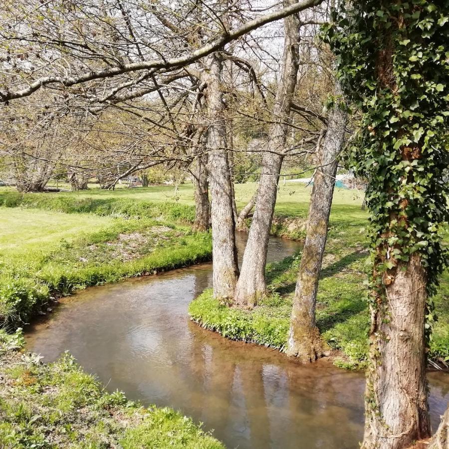 Au Fil De L'eau A La Campagne *