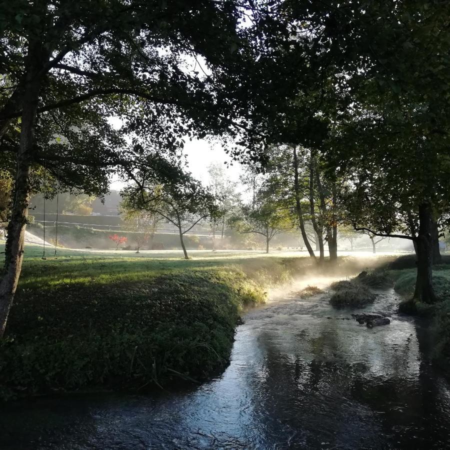 Au Fil De L'eau A La Campagne *
