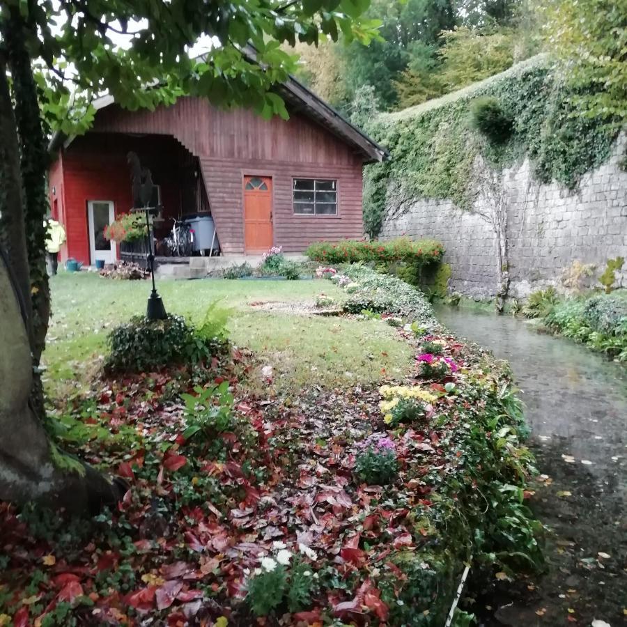 Au Fil De L'eau A La Campagne